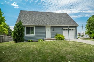 2208 Parker Cir, Omaha, NE 68110