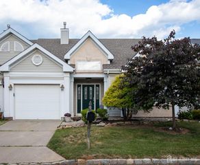 70 Birmingham Ln, Monroe Township, NJ 08831