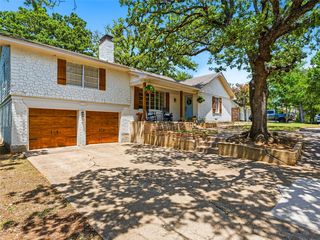 109 Oaktree Dr, Highland Village, TX 75077