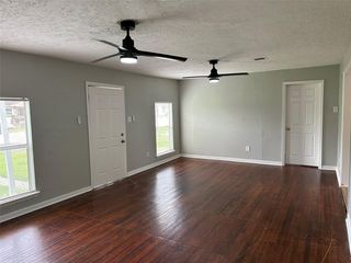 5345 Higgins St, Houston, TX 77033