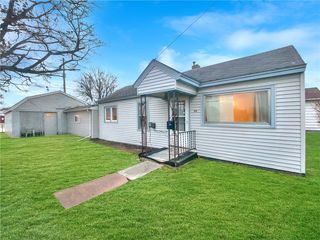 1809 Essex Ave, Mattoon, IL 61938