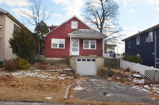 42 Mohegan Avenue, Port Washington, NY 11050