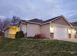 270 NE Lightning St, Mountain Home, ID 83647