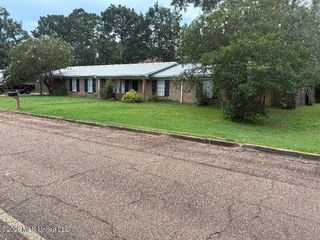 508 10th Ave SE, Magee, MS 39111