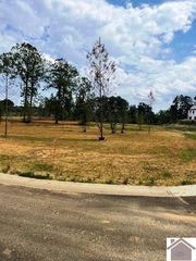 225 Hidden Valley Dr, Paducah, KY 42003