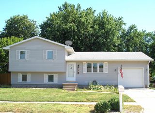 606 W  10th St, Kearney, NE 68845