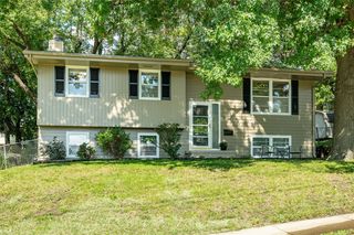 2422 Richmond Ave, Des Moines, IA 50317