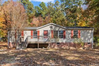 142 Almond Ct, Bracey, VA 23919