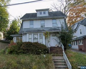 2 Forest Ct, Passaic, NJ 07055