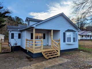202 East Ave, Rossville, GA 30741