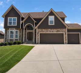 2221 SW Hawk View Rd, Lees Summit, MO 64082
