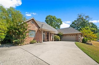 9421 Mountain Lake Dr, Rogers, AR 72756