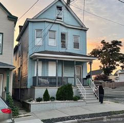 686 Charles St, Perth Amboy, NJ 08861