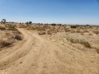 1 Branding Iron Rd, Phelan, CA 92371