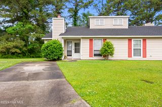 138 Village Ct, Jacksonville, NC 28546