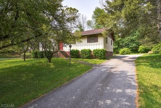 901 Meadowbrook Rd, Newton, NJ 07860
