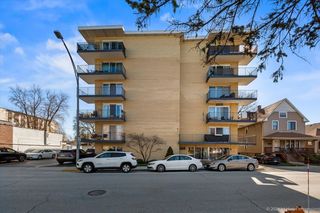 320 Circle Ave #210, Forest Park, IL 60130