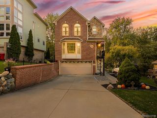 5570 Wildrose Ave, West Bloomfield, MI 48322