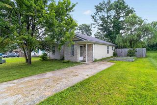 327 Irvine View St, Richmond, KY 40475