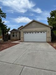 1428 Lacreta Ave, Madera, CA 93638