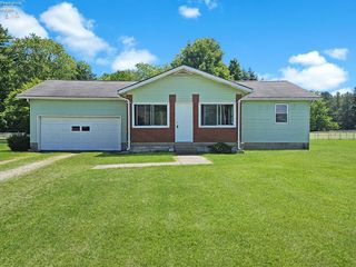 1046 Race St, Clyde, OH 43410