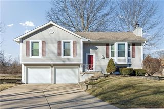 900 Shiloh Ct, Liberty, MO 64068