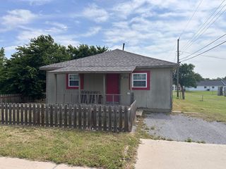 318 J St, Elgin, OK 73538