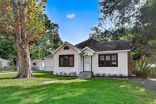 321 S  Arcola St, Angleton, TX 77515