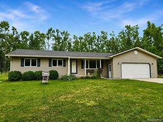 11183 Wolf Rd, Johannesburg, MI 49751