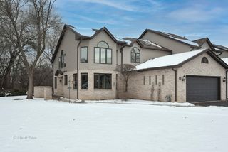 2147 Juniper Ln, Arlington Heights, IL 60004