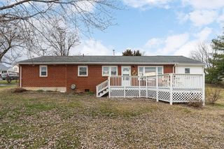 61 Locust St, Fishersville, VA 22939