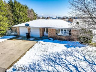 223 Thistledown LANE, Walworth, WI 53184
