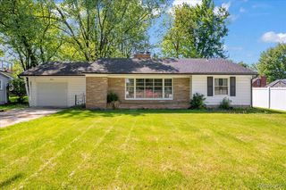 39401 Long St, Harrison Township, MI 48045
