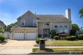 29 Major Dr, Sayreville, NJ 08872