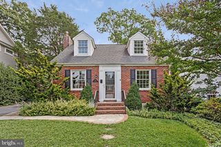1115 N  Harrison St, Arlington, VA 22205