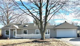 23W471 Woodworth Pl, Roselle, IL 60172