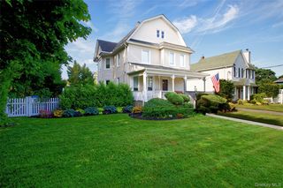 444 Lakeview Avenue, Rockville Centre, NY 11570