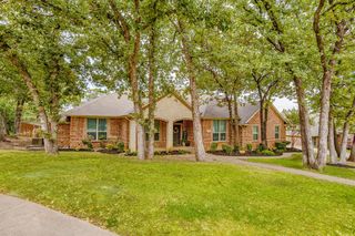910 Royal Ct, Burleson, TX 76028