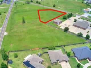 S  Broadway Ave, Moore, OK 73160