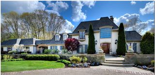 101 Partridge Ln, Chagrin Falls, OH 44022