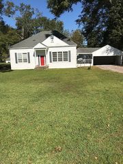 306 Plum St, Satartia, MS 39162