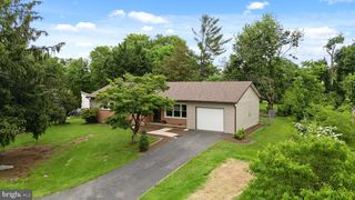 12211 Richwood Dr, Hagerstown, MD 21740