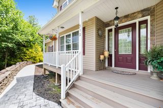 312 Reagan Dr, East Stroudsburg, PA 18301