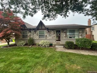 41950 Clayton St, Clinton Township, MI 48038