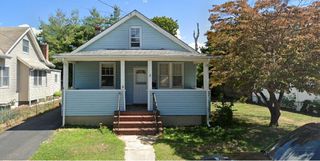 3 Milton St, Hicksville, NY 11801