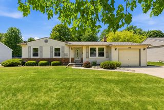 604 Somerset Dr, Flushing, MI 48433
