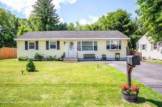 4 Amelia Drive, Schenectady, NY 12309