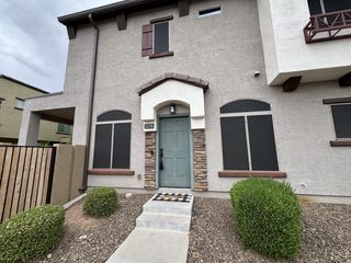 2725 E  Mine Creek Rd, Phoenix, AZ 85024