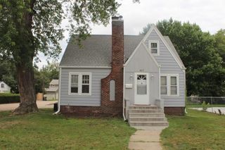 827 Turner Ave, Hastings, NE 68901