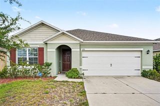693 Squires Grove Dr, Winter Haven, FL 33880